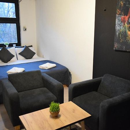 M - Square Private Rooms Скопье Экстерьер фото