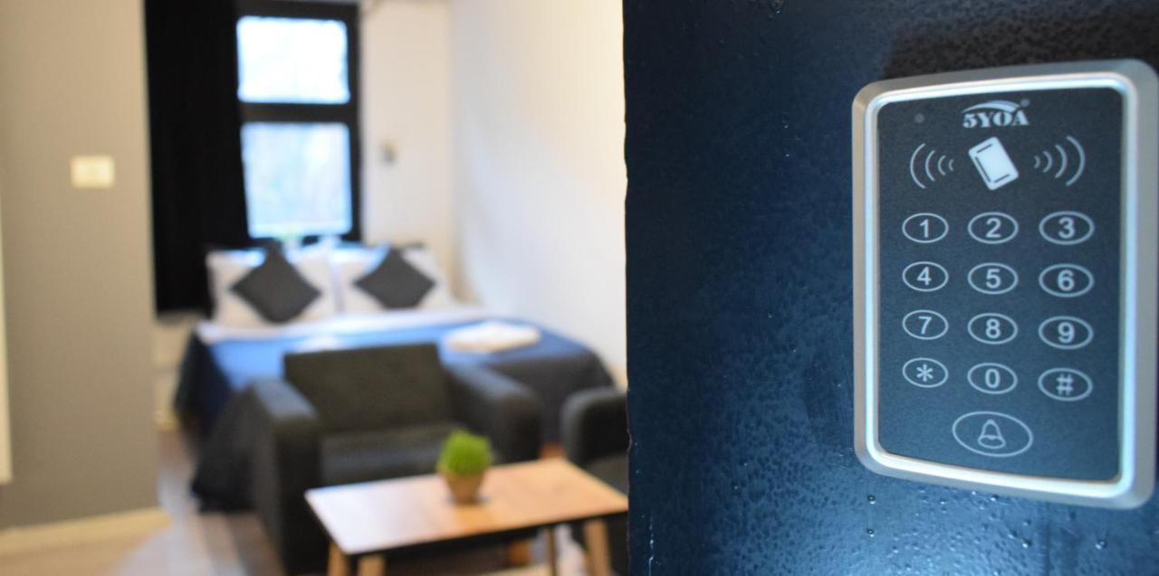 M - Square Private Rooms Скопье Экстерьер фото