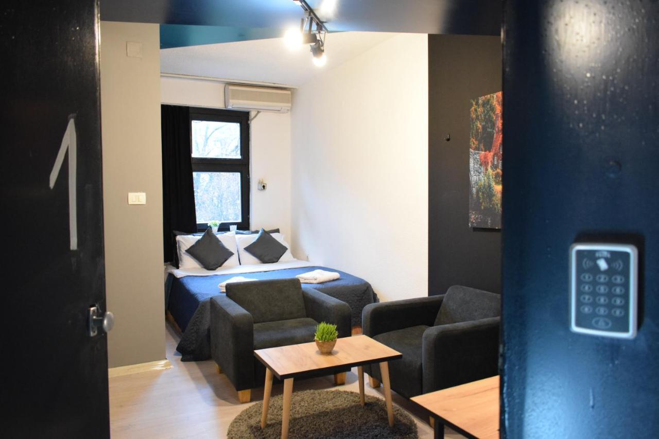 M - Square Private Rooms Скопье Экстерьер фото