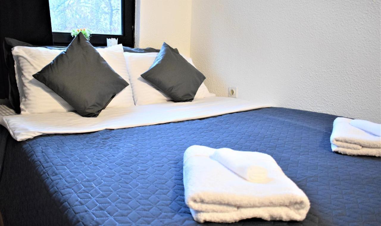 M - Square Private Rooms Скопье Экстерьер фото