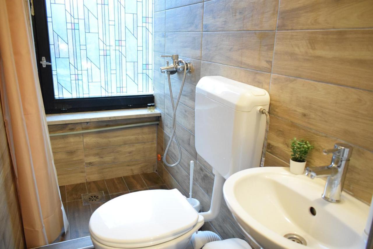 M - Square Private Rooms Скопье Экстерьер фото