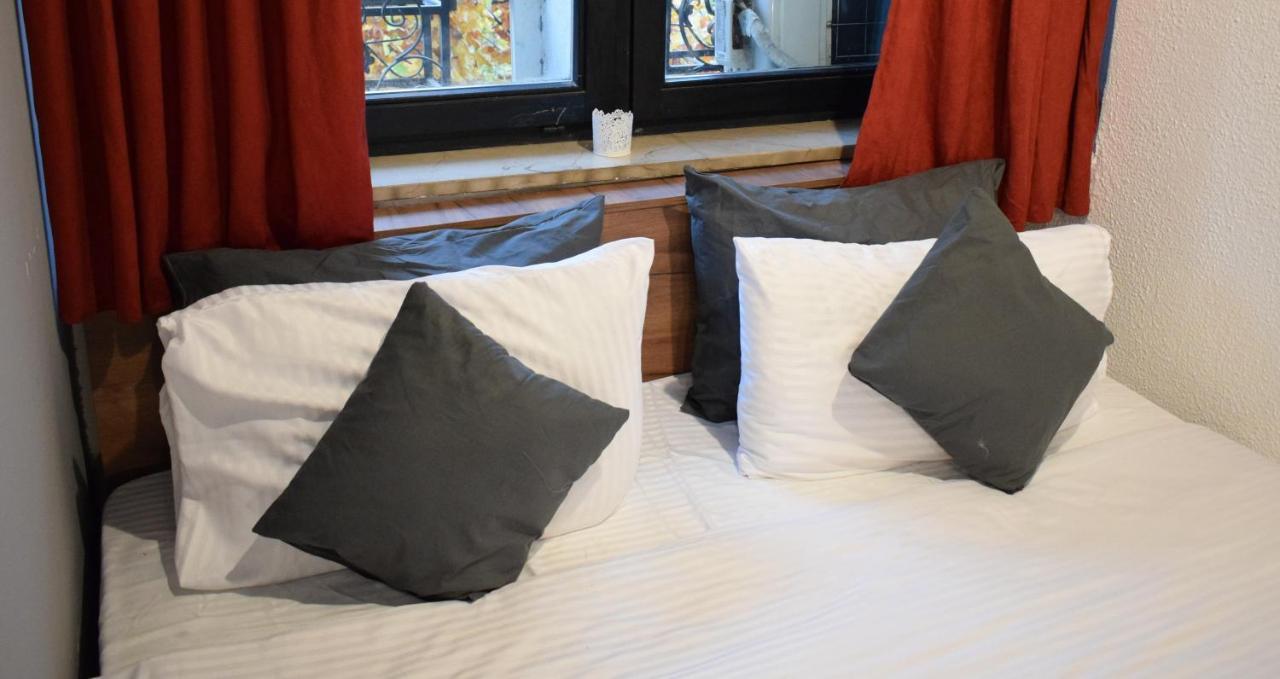 M - Square Private Rooms Скопье Экстерьер фото