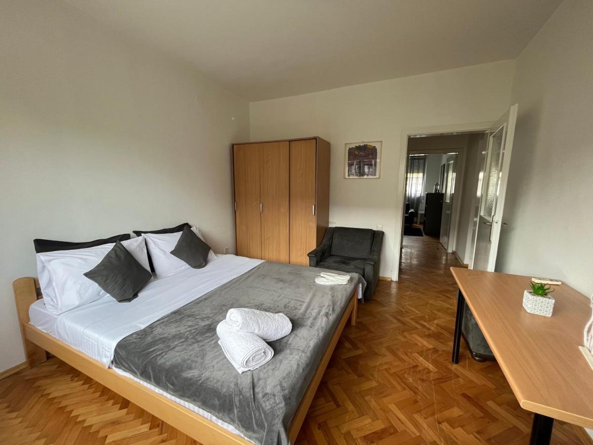 M - Square Private Rooms Скопье Экстерьер фото