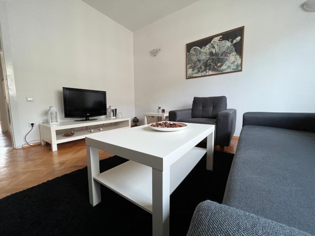 M - Square Private Rooms Скопье Экстерьер фото