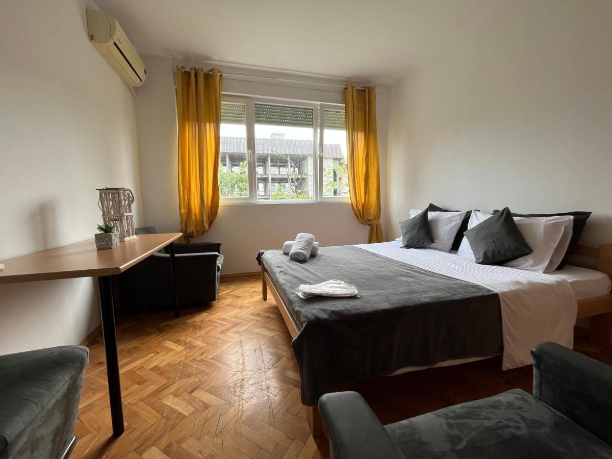 M - Square Private Rooms Скопье Экстерьер фото